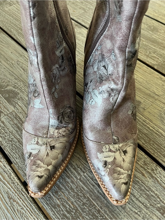 Jeffrey Campbell Shoes - JEFFREY CAMPBELL Women’s Floral Embossed Western Ankle Boots, size 9.